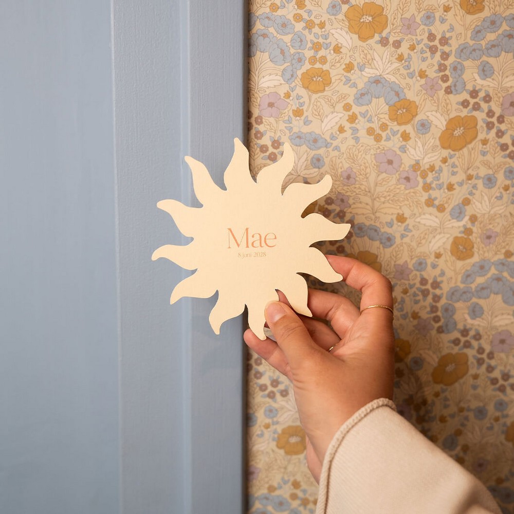 Mae | Zonvorm geboortekaartje butter yellow